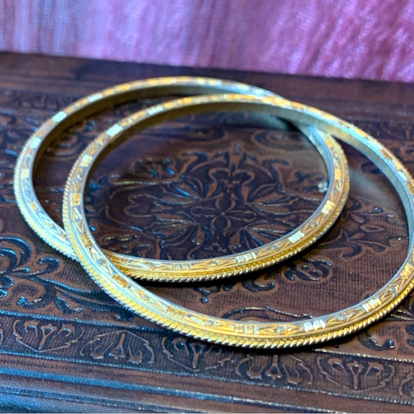 Rare Signed Trifari Gold Bangles Bracelet Set - Picture 1 of 4